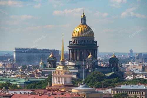 Это уникальное фото предлагает взгляд на Санкт-Петербург с высоты, где купола соборов и музеев дополняют величие города. Светящийся купол Исаакиевского собора и вид на Петербург с квадрокоптера создают уникальную перспективу. Эта фотография приглашает вас на увлекательное путешествие по культурным сокровищам России. В последние время фотографии с высоты стали популярны и открывают новый вид на знакомые места.